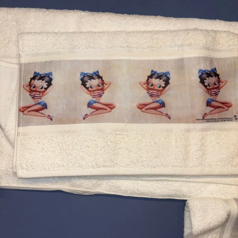 Betty Boop Bath Towel Set